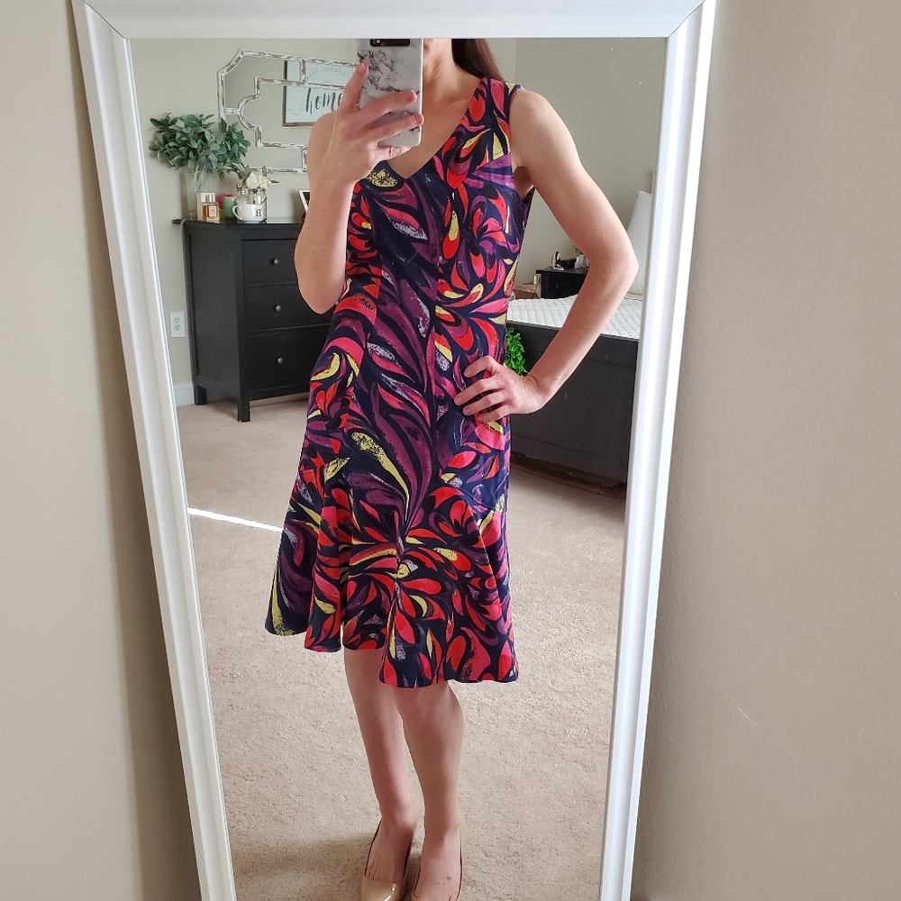 Sleeveless dress with bottom flare.